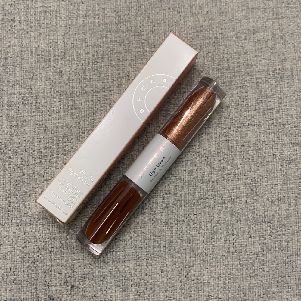 Becca light gleam (red star)